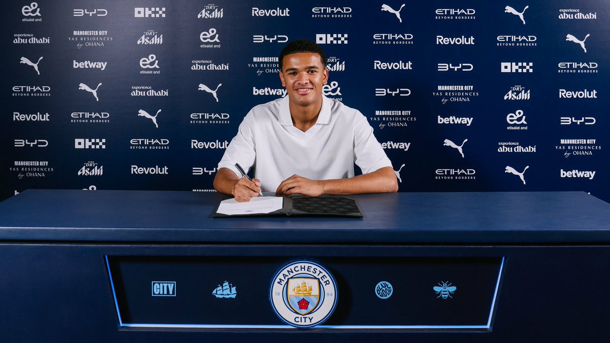SalvaReimond's tweet photo. 🚨🩵 Manchester City sign Pierce Charles from Sheffield Wednesday for £3m plus add-ons, contract until June 2031.

#MCFC already agreed to send him on loan to QPR with immediate effect.
@FabrizioRomano https://t.co/wC3SO9FKQG