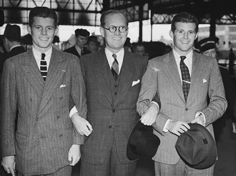 JohnFKennefrcq's tweet photo. JFKS DAD WAS A FREEMASON 
33 LEVEL ON THE TOP OF THE PYRAMID!

JFK WAS PHYSICALLY DIEING FROM WAR INJURIES DURING WW2

JOHN WAS A MASONIC SACRIFICE. TO BE USED FOR A NARRITIVE IN THE FUTURE 
(PRESENT)⏪
--------------------JFK JR STORYLINE? https://t.co/8XCTWYL8Ww