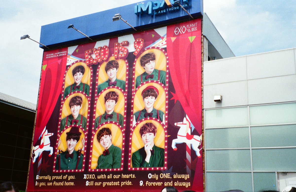 mmrices's tweet photo. 12 years and still counting 🚶🏻‍♀️ .  🩶🪽
.
.
@weareoneEXO 
#EXhOrizon_in_BANGKOK https://t.co/qTg9i84fFV