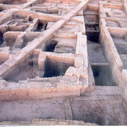 itihasa24's tweet photo. The Oldest Indus Valley Civilisation Site- Bhirrana, Haryana, India.

Excavations by the ASI and dating of charcoal &amp; pottery shards have pushed the origins of this ancient society back to 7500–8000 BCE, making it older than both ancient Egypt and Mesopotamia. https://t.co/z7f5prWbRL