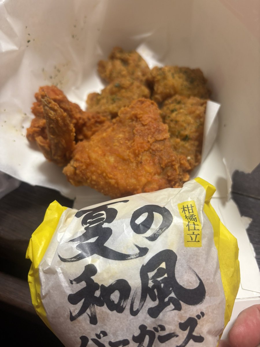 81ichigo58's tweet photo. 赤も緑も買ってきた！ https://t.co/6pJFICVF6Y