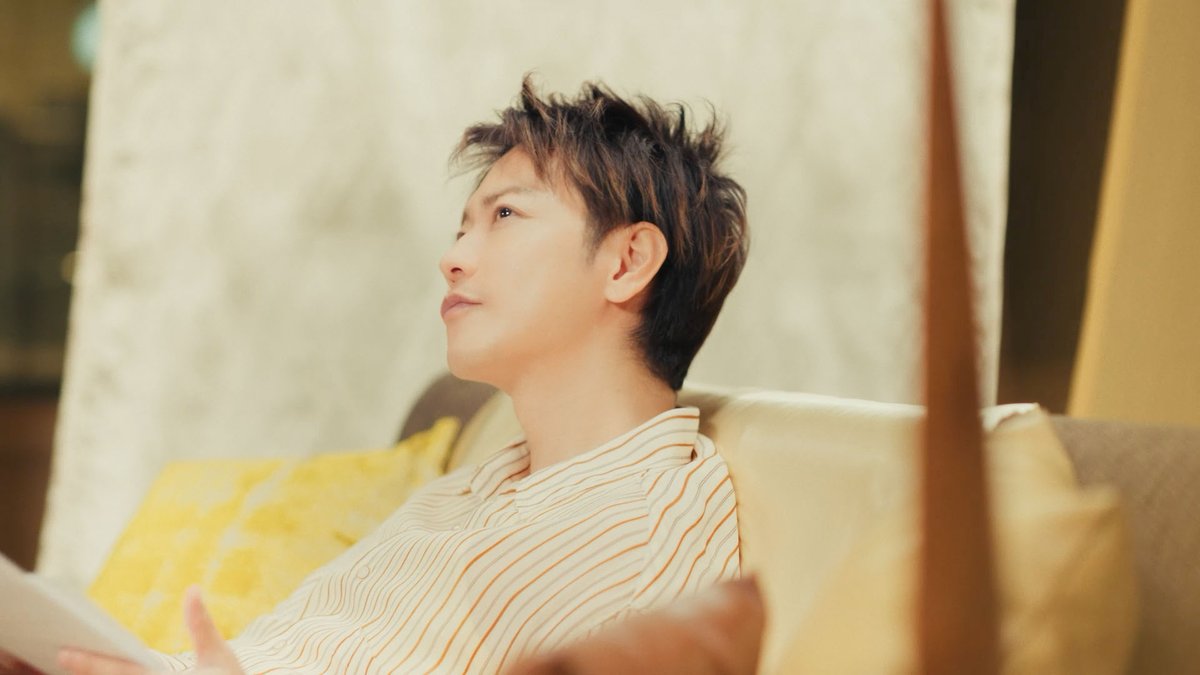 oricon's tweet photo. 佐藤健＆柴咲コウ、平成の大ヒット曲
「WOW WAR TONIGHT
～時には起こせよムーヴメント～」カバー❗️
⠀
収録シーンや打ち合わせ、休憩中など
貴重なシーン満載のスペシャルMV公開📽️
https://t.co/qbb0T6m2rR
⠀
#アサヒゴールド https://t.co/UwAIv9M1Sz