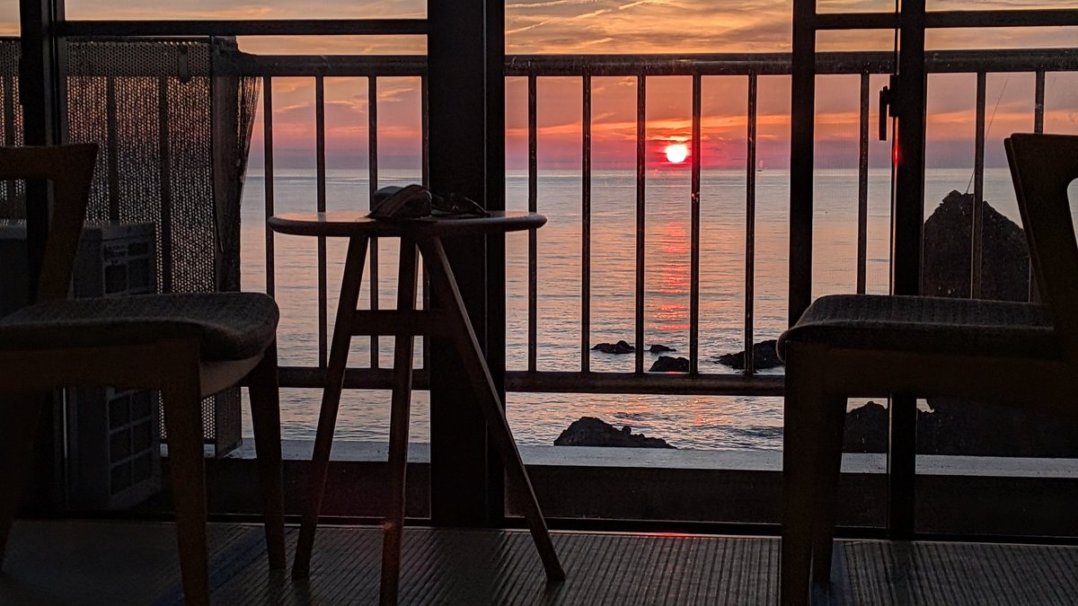 tottoeeotoko's tweet photo. 越前温泉料理旅館平成なう。
お部屋からの夕日！
合掌🙏 https://t.co/C96s9krxof