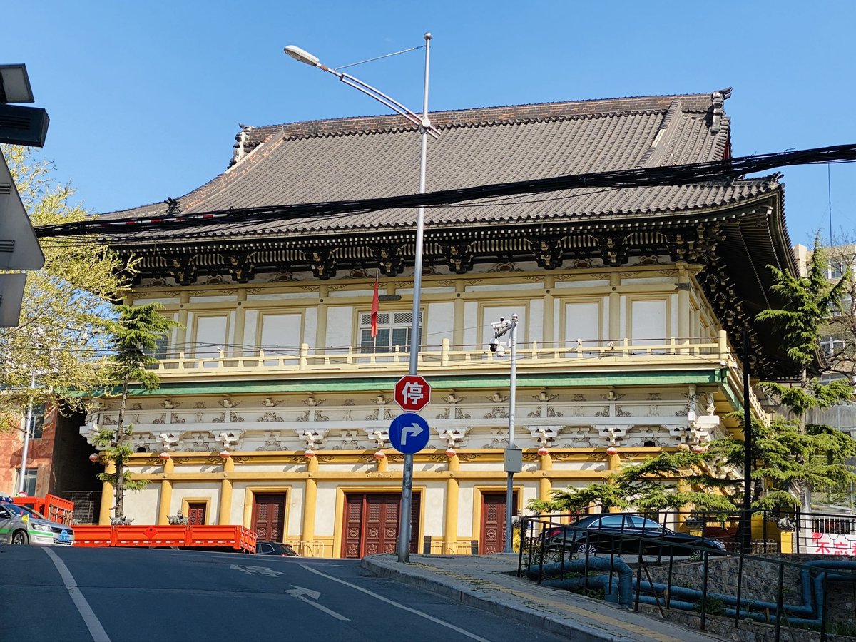 Kamamoto2000's tweet photo. 「奉建本堂一宇」
真宗大谷派〜東本願寺関東別院〜本堂
立地：中国大連に現存
昭和六年起工〜八年落慶
マイクラでは只今建設中...

#マイクラ #Minecraft #マイクラ建築 https://t.co/n8vvG676u5