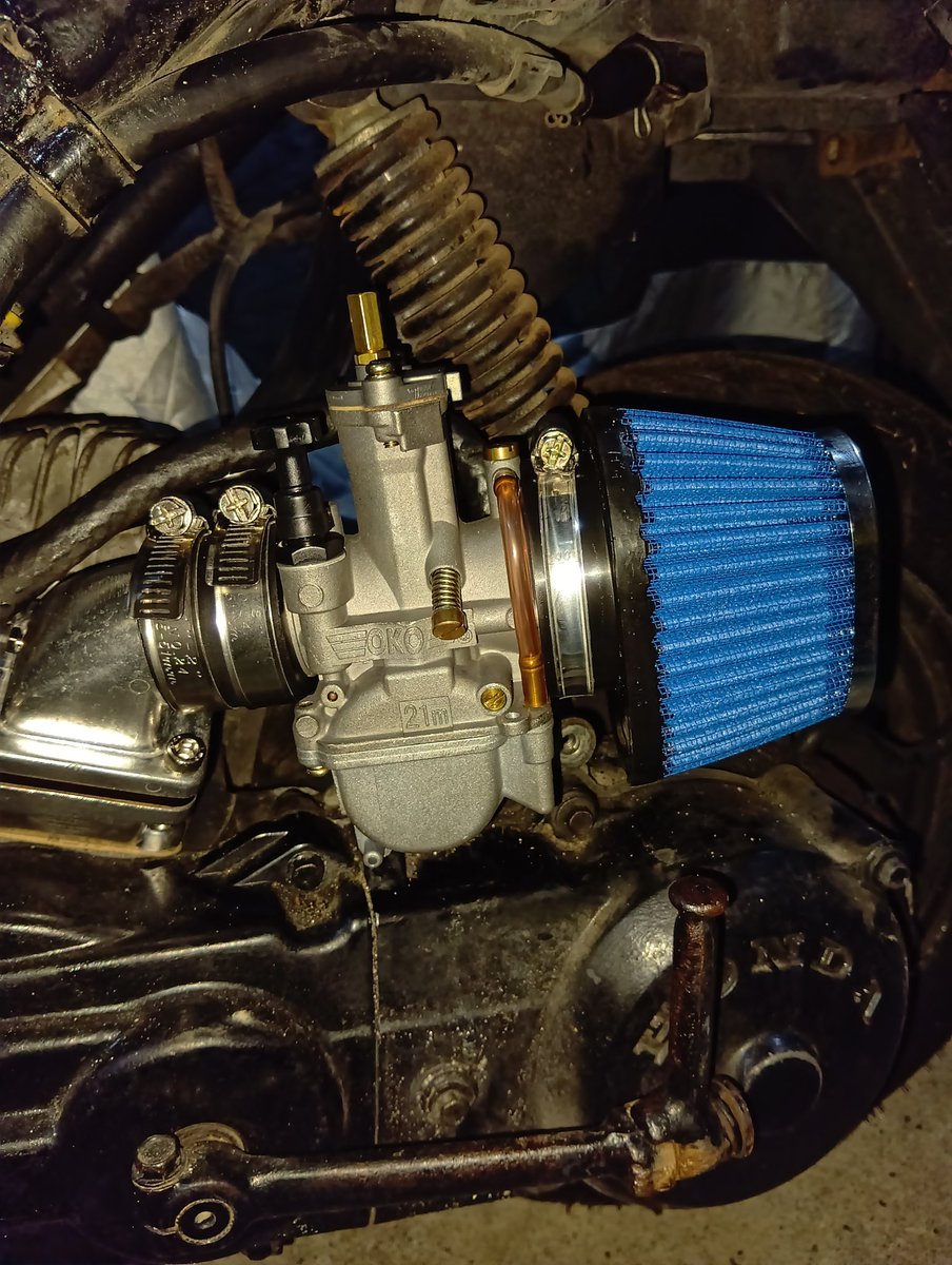 ocst820's tweet photo. 今日はボアアップキット組んでインマニとOKO21組んでうるさそうなエアクリ付けた。
スロットルケーブルの加工は後日。 https://t.co/jORwr770MU
