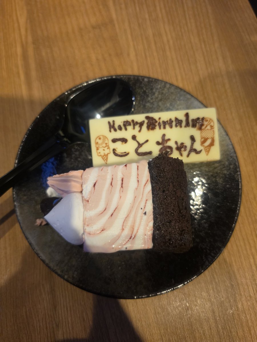 ktkt766's tweet photo. 遅くなりましたが先日9日、ご来店いただきありがとうございました🥳
12日もいるので、よければ乾杯して頂けると嬉しいです🥂 ͛

ケーキ美味しかったー！！ https://t.co/i2nceT8obJ
