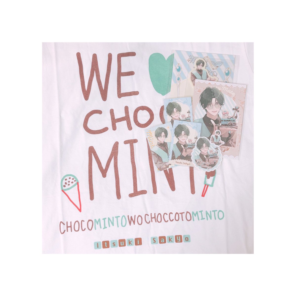 _simkz_'s tweet photo. やっとチョコミントよりもさ・きょ・う❣が届いてはっぴ〜です( ᴖ ·̫ ᴖ )💮Tシャツの文字ちゃんと見てなかったんですけど（👈🏻）ちょこっと見んとって書いてあってあまりに部長すぎて最高❣の気持ちです。特典も無事にぶちょ〜引けて幸❣❣❣ #五木に報連相 https://t.co/G7DcyBqgHH