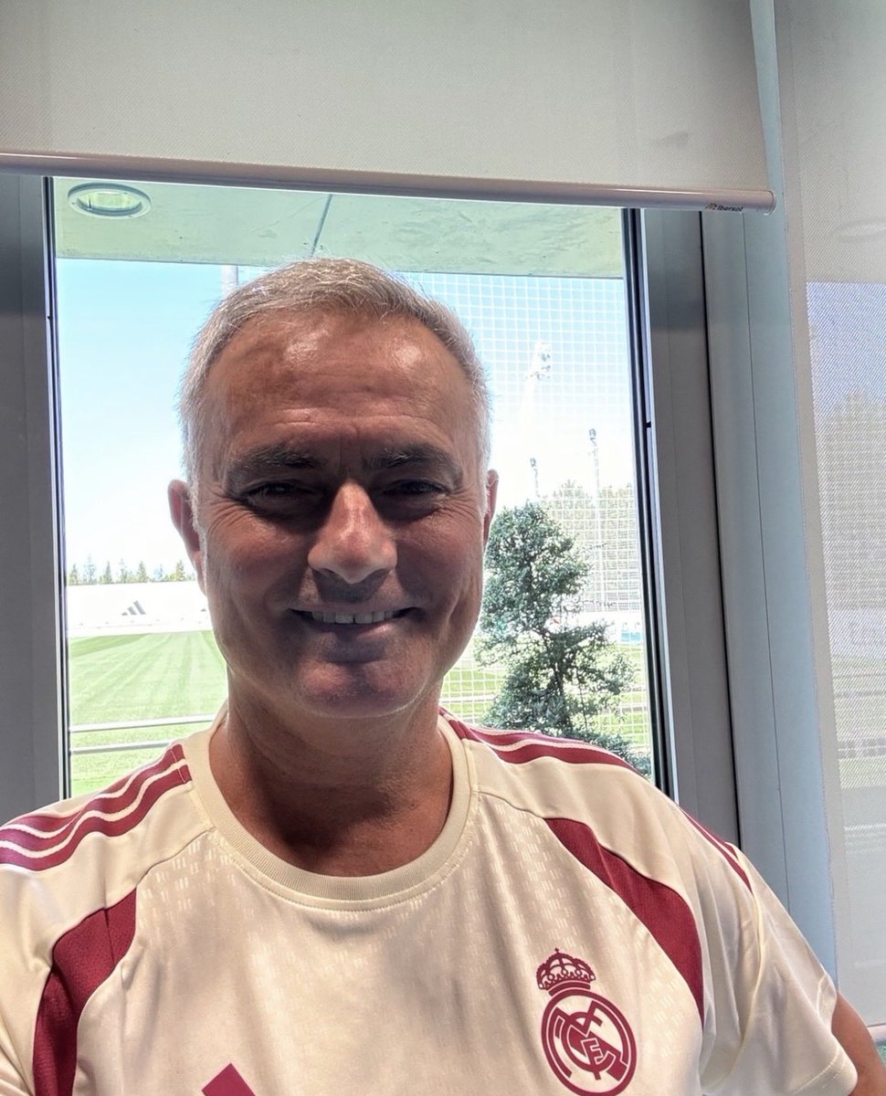 mateo_paramo_'s tweet photo. Es 2010

Tengo 13 años

España acaba de ganar el Mundial

Cristiano Ronaldo lleva un año en el Madrid y acaba de llegar José Mourinho. 

Soy feliz https://t.co/QEwXLxzWqN