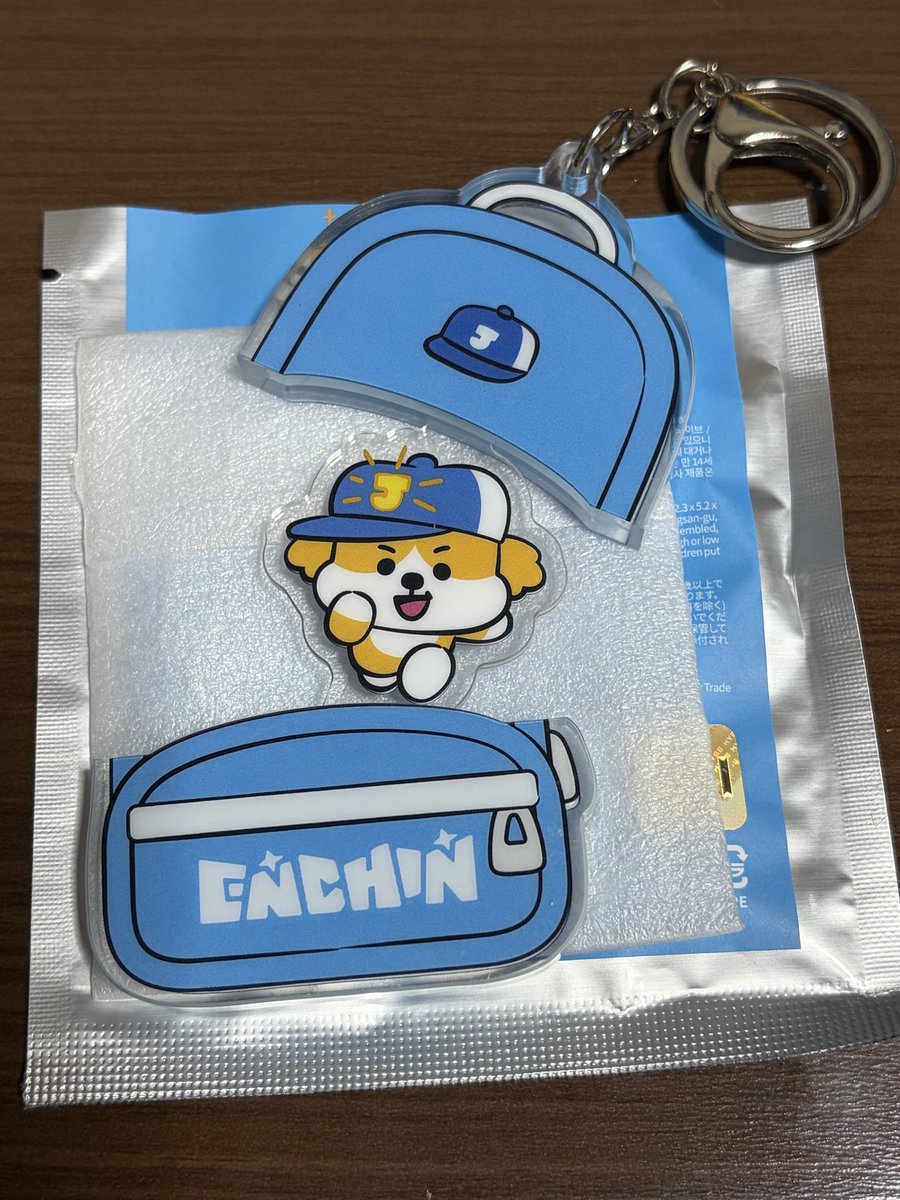 rie05EN's tweet photo. ENHYPEN エナプ ENCHIN エンチン 交換

【譲】
アクリルキーリング→JAKEY(ジェイク)

【求】
クッションキーリング→JAKEY（ジェイク）

郵送での交換希望です📮お心当たりのある方はご連絡ください😊
#ENHYPEN交換
#ENCHIN交換 https://t.co/D47u2G98M2