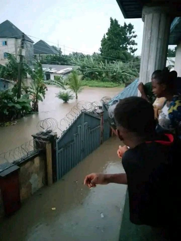 ukocarter's tweet photo. Akwa Ibom State under @_PastorUmoEno has been buried under flood but everyone is overlooking like we don't deserve attention. 

Look at my beloved state. 
You guys please na🙏🏼🙏🏼😭😭 https://t.co/5jCskcP99r