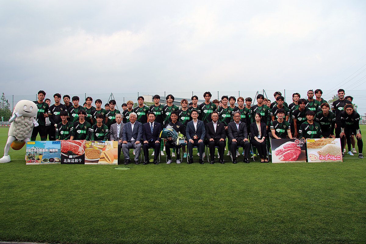 ardbeg27's tweet photo. ⚽️トレーニング取材📸

#東京ヴェルディ の北斗市キャンプ1日目(7/10)

歓迎セレモニーの後に約1時間半のトレーニング🏃‍♂️。蒸し暑さはあったものの、非常に良い環境でキャンプがスタート。初日のレポート🆓は後ほど🙇‍♂️

#verdy https://t.co/wH23oy5Ajv