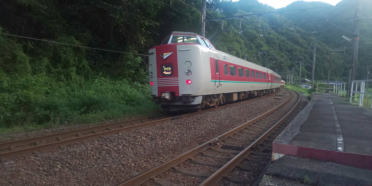 usapandesu's tweet photo. #曲がる列車を愛でる
あんまりないですわ😂 https://t.co/0vake5KPwW
