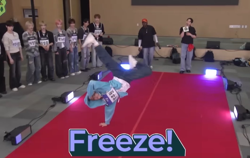 jewelzofahof's tweet photo. the reactions when juwon did that one-hand freeze were really priceless 😭🤩 definitely one of ahof’s pride ✨✨ https://t.co/5PO00e6uK0