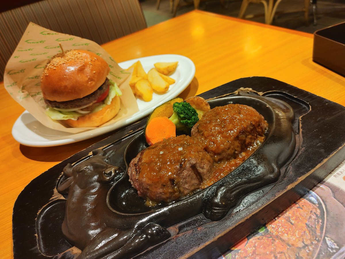 bluehare24's tweet photo. 出張の帰りがてら、行きたかったさわやかへ
ごはんどき時間外したからそんなに待たずに行けた～
うまうま🐴🍔😋 https://t.co/OFaQASTK0a