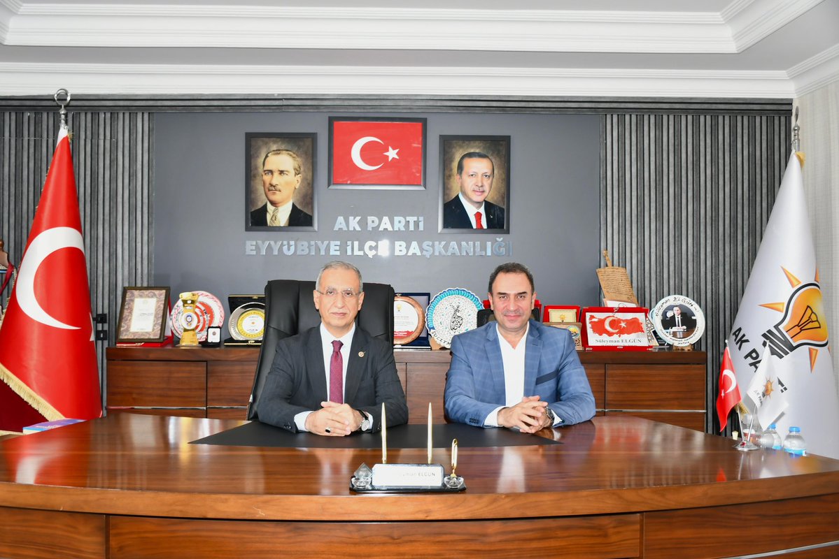 ProfDrDusak's tweet photo. 📍Eyyübiye 

AK Parti Eyyübiye İlçe Başkanlığımızı ziyaret ederek,

İlçe Başkanımız Süleyman Elgün, Gençlik Kolları Başkanımız Salih Aldeniz, ve Teşkilatımız ile bir araya geldik.

Birliğimiz, beraberliğimiz ve kardeşliğimiz daim olsun.

 #Eyyübiye

@bybekirbozdag @milhamigunbegi @abuyukgumus @ElgunSuleyman @EyyubiyeAkParti @SalihAldeniz5