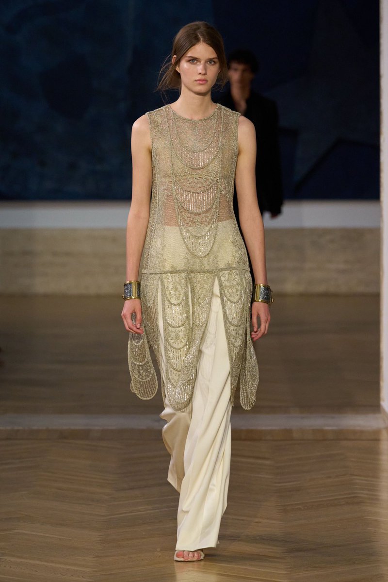 _venus_marie's tweet photo. fendi f/w 2026 haute couture https://t.co/6cVzfiLFEk