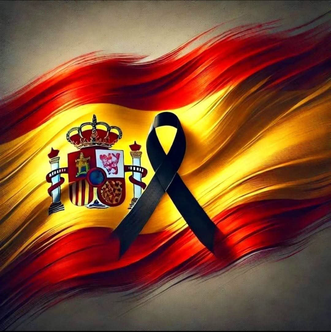 Sibecontra's tweet photo. D. E. P las víctimas del incendio de Almería 🙏🏻🙏🏻🙏🏻🙏🏻🙏🏻 https://t.co/oRPcseY5Pb