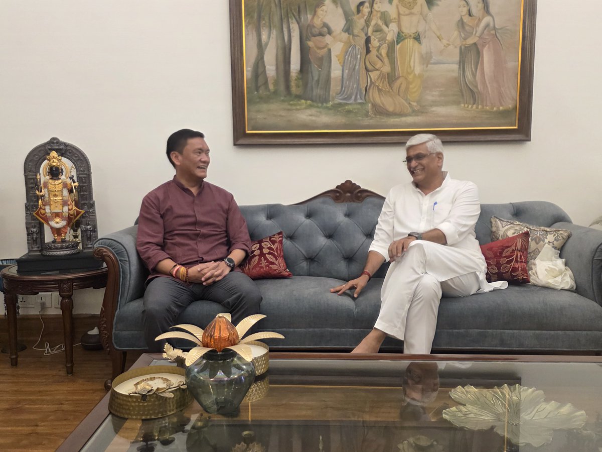 gssjodhpur's tweet photo. आज नई दिल्ली आवास पर अरुणाचल प्रदेश के माननीय मुख्यमंत्री श्री पेमा खांडू जी का सुखद आगमन हुआ।

उनसे सांस्कृतिक विरासत, पर्यटन विकास तथा अन्य महत्वपूर्ण विषयों पर चर्चा हुई।

@PemaKhanduBJP https://t.co/N93ySpxYGB