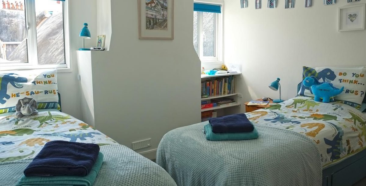 aroundaboutbrit's tweet photo. Escape to Cliff Cottage in Beautiful Lyme Regis!
Cliff Cottage in the heart of Lyme Regis, Dorset has availability from 10–17 July and 21 August–11 September.
https://t.co/7tyMAHcEJy
#CliffCottage #LymeRegis #Dorset #LymeBay #TheCobb #Seaside #FamilyHoliday #Couples https://t.co/l7X1zKOjNm