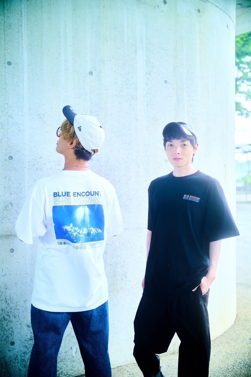 BLUEN_official's tweet photo. 【NEW GOODS】

／
BLUE ENCOUNT
夏グッズ解禁！🌻
＼

只今より先行通販スタート！
https://t.co/4S1BJCxFbt

会場での販売は、
7/19(日)「JOIN ALIVE 2026」
からを予定しております！💨 https://t.co/We4xO2hk13