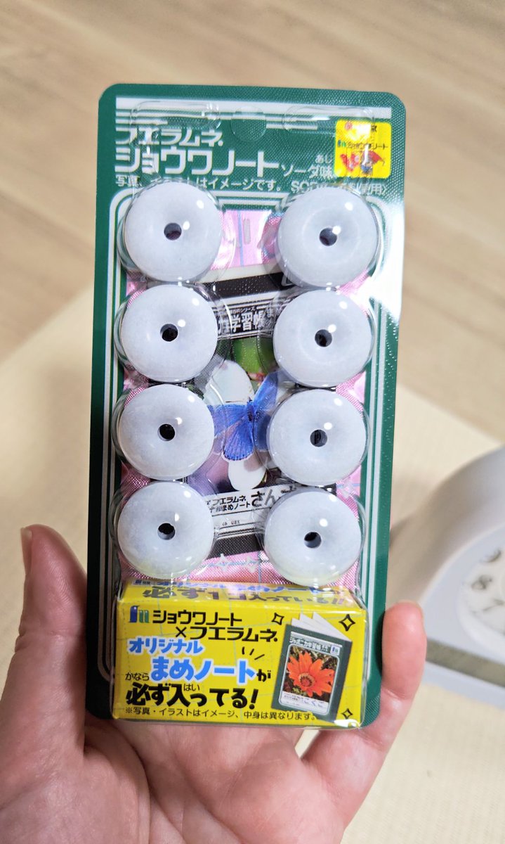 rumachon1173's tweet photo. セブン限定フエラムネ買ってきた！
ミニノート可愛い！ https://t.co/VWTERkF6Dz