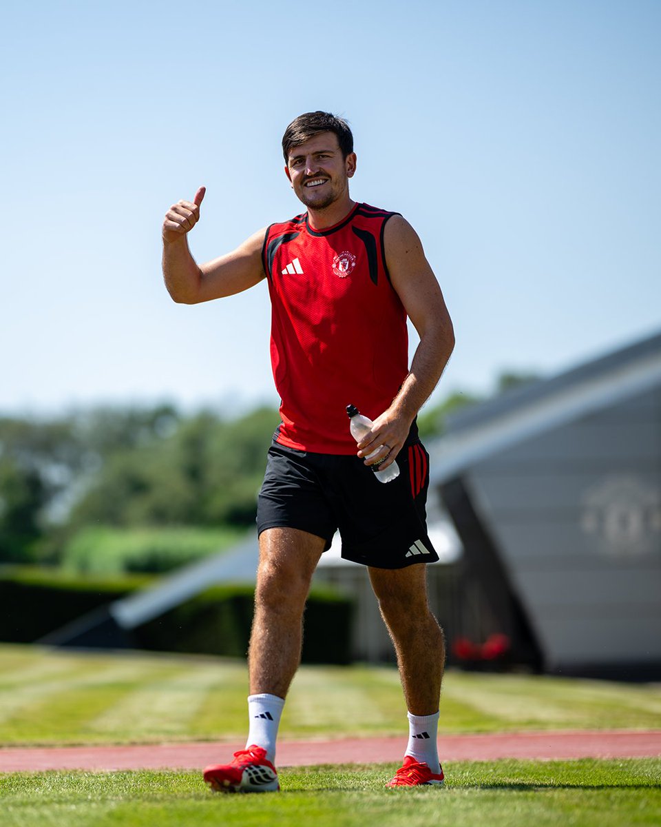 ManUtd's tweet photo. Yes, Harry 👋 https://t.co/8hCZ2dKHNj