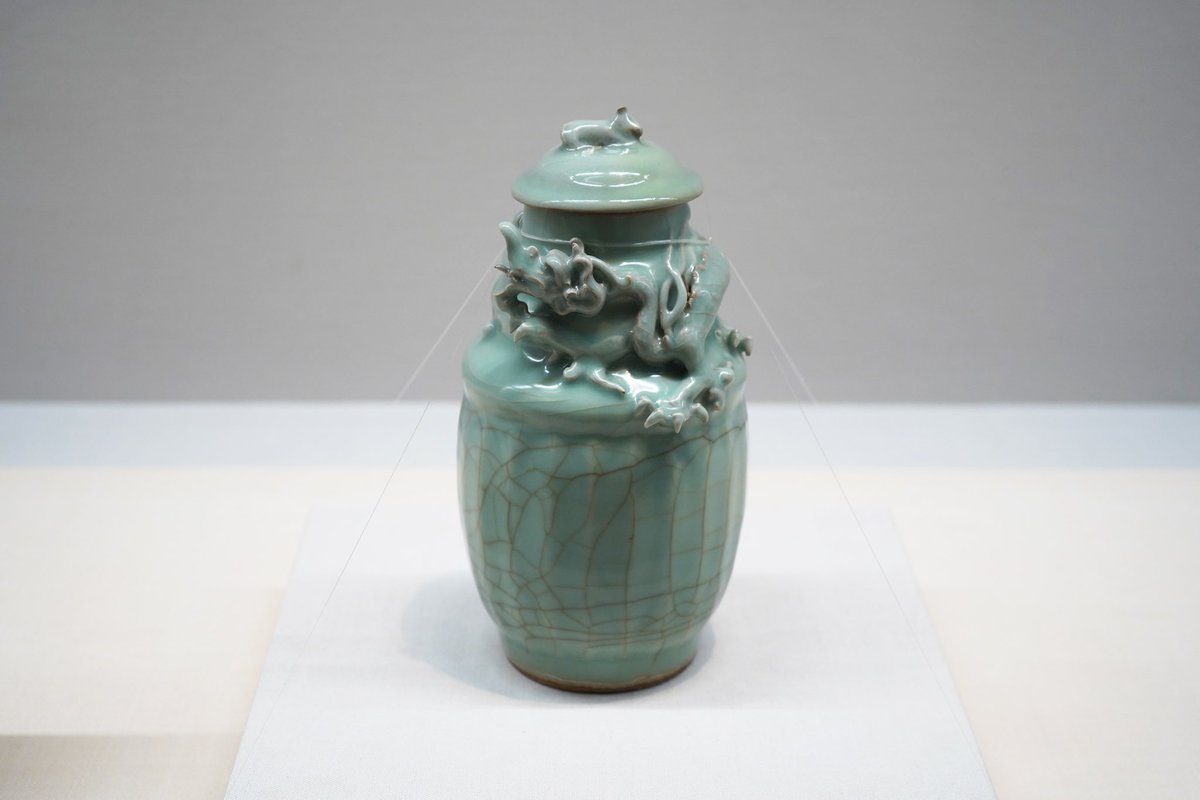 五窯響宴 宋から元までの中国陶磁・作品紹介】 《青磁蟠龍壺》 龍泉窯