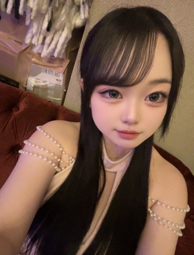 369llik's tweet photo. 華金🌸🎶(^^)/待ってるよん？！
久々サイドポニーですん(*ˊ˘ˋ*)｡♪:*°
 #ガールズバー  #ラウンジ  #コンカフェ  #池袋 https://t.co/ciVMBNWVar