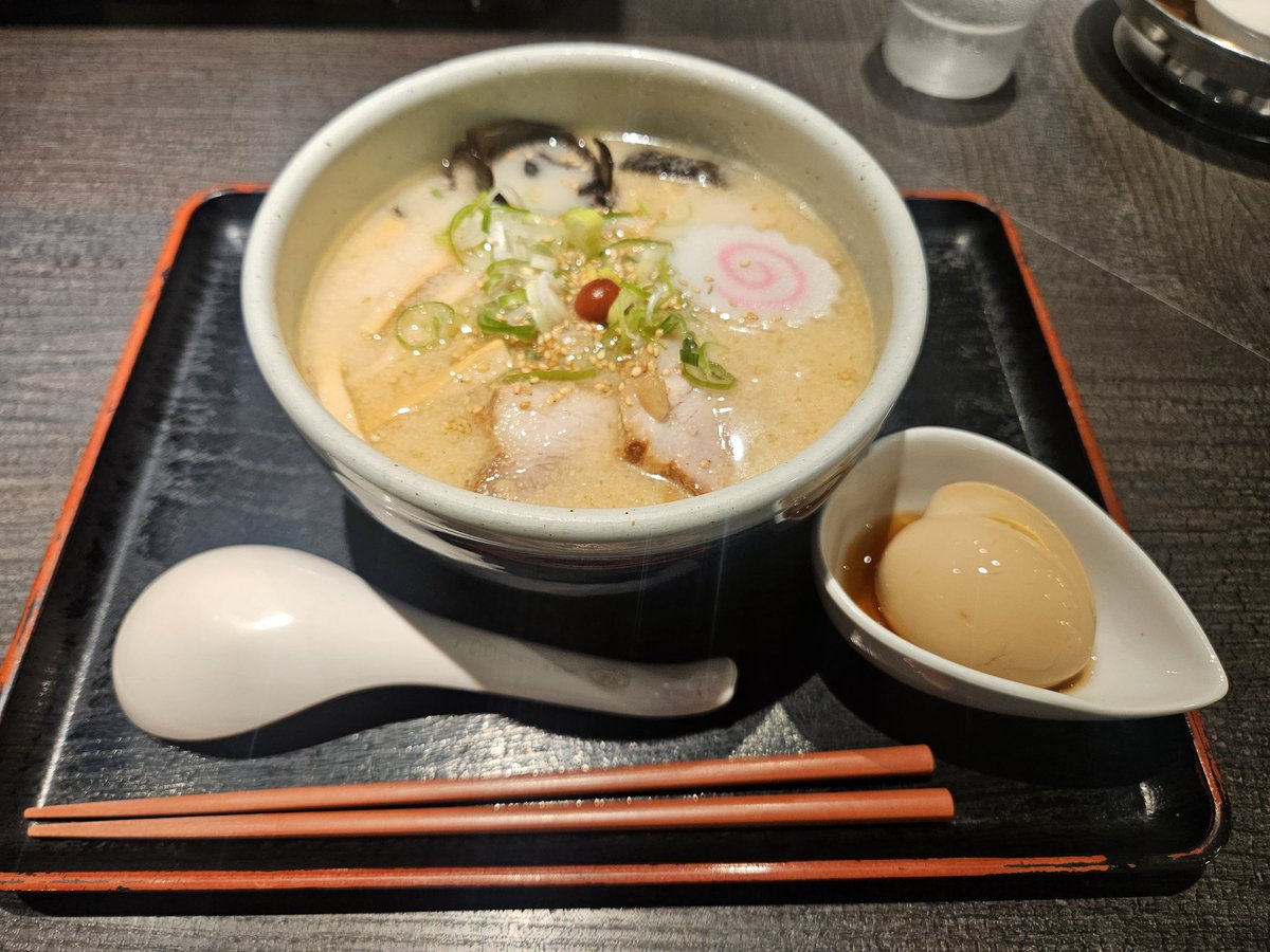 sakura021_'s tweet photo. またまた旭川に来ています( ´∀｀)！
山頭火の本店に来たのですが、塩ラーメンめちゃくちゃ美味しかったです！！！

少し並んだけど、また来たいです！ヾ(*´∇`*)ﾉ

#山頭火本店
#旭川
#山頭火 https://t.co/eTfWj3Lcvl