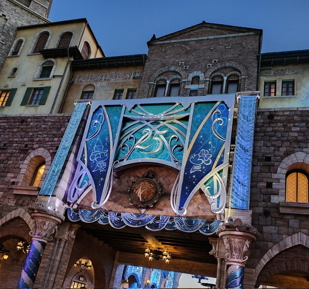 karin_dota's tweet photo. アウパ🌍
この時間に撮るのもまたいいねぇ💙✨
明日はランド〜！🏰 https://t.co/Bys4kjbfnH