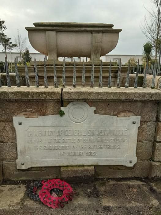 lagrimaslibro's tweet photo. La tumba del general británico Sir John Moore se encuentra en el Jardín de San Carlos, en el casco antiguo de A Coruña, Galicia. Un general caído en la famosa batalla de Elviña en 1809. Es un mausoleo que conmemora su sacrificio durante la guerra de la Independencia. https://t.co/XXbzFlrCgk