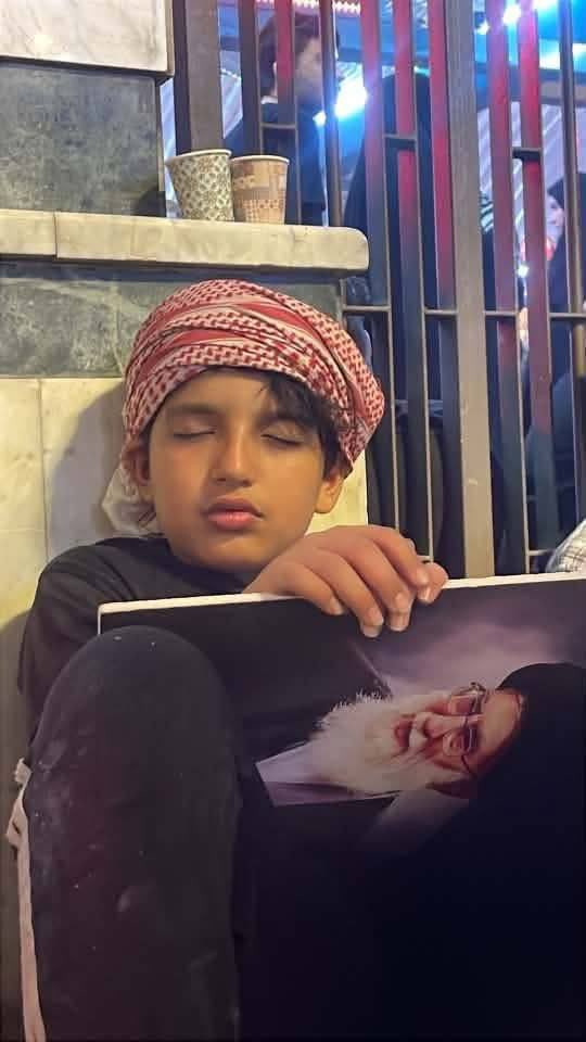 10___Handala's tweet photo. ♦️ #انها ...
 رحلة عشق يا ناس
الم يسأل سفير الحسين ع
 مسلم ابن عقيل ع ::
كيف قطعت تخوم الصحراء نحو العراق وصولا للكوفه !!! 
فأجاب :
إنها رحلة عشق فلو لا الحب لهلكت !!!!!! https://t.co/phuSSavQs3
