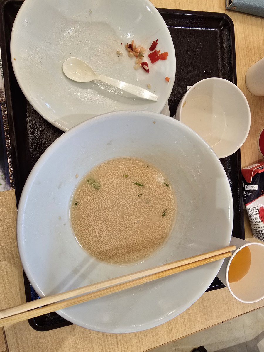 kota4253's tweet photo. そういえば昨日また一風堂食べにいってました。
白も惜しいけど自分的には赤の方が味濃くて美味いので今度から赤の方頼みやす。 https://t.co/vBgiuH6HwG