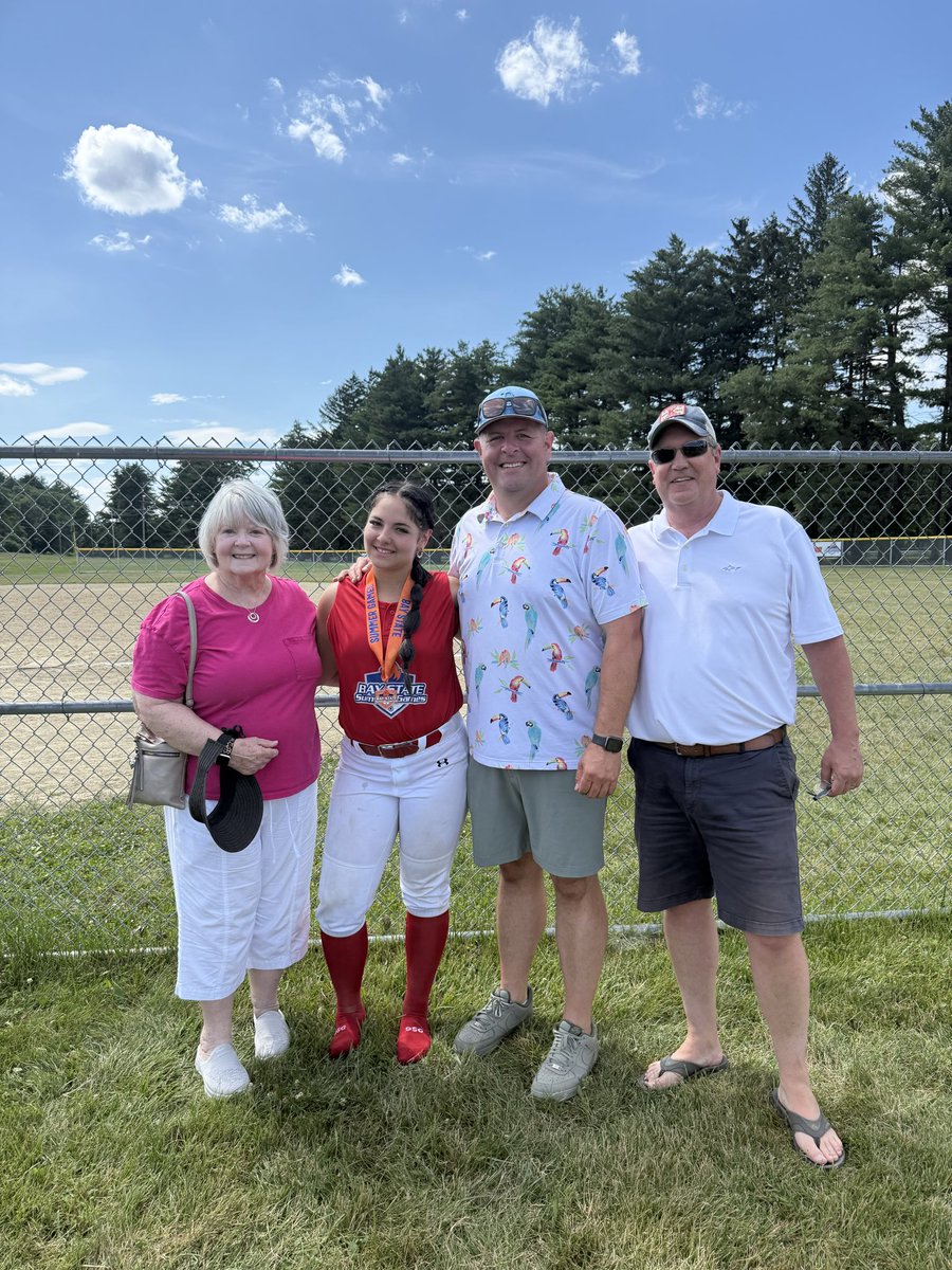 Av_Blankenship's tweet photo. Bronze Medal Champions! 🥉💙
So proud to have represented Team West at the Bay State Games Softball Showcase! We battled until the very end and brought home the bronze medal with an unforgettable walk-off win in extra innings.
#BayStateGames #TeamWest #Softball #ClassOf2028 https://t.co/Ab07RRXVCZ