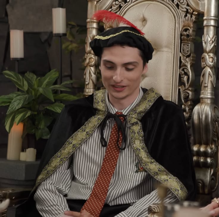 finnwhats's tweet photo. finn wolfhard in a medieval (minstrel?) hat https://t.co/Qsnv8xcV5L