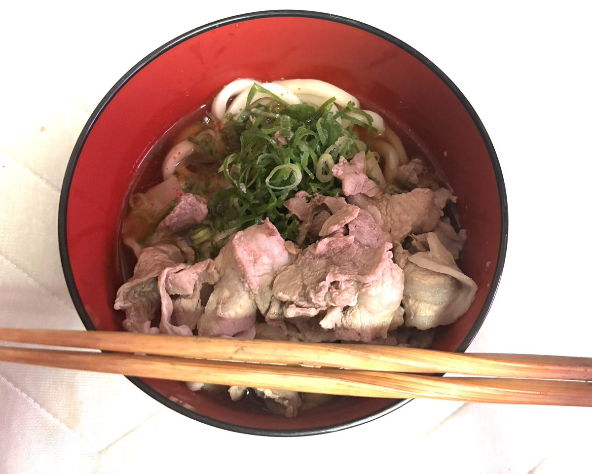 ginmun2611's tweet photo. 今夜は肉うどん😋
お肉が赤く見えるけどちゃんと火通ってます😂

#うつ病ごはん
#自炊 https://t.co/2YPdJW83Ki