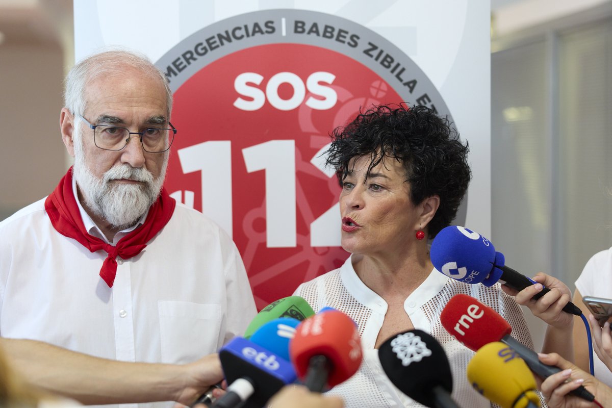 gob_na's tweet photo. @FdoDominguezC eta @ijurioma kontseilariak 112-SOS Nafarroa larrialdien aretoan izan dira, bertan koordinatzen baitira larrialdi-baliabideak
@salud_na 
@112_na 

#sanferminak2025 https://t.co/ZKTO7MtjpQ