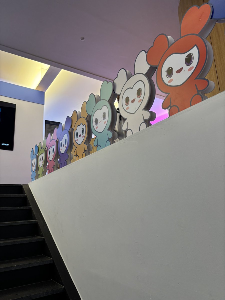 twicepeachy's tweet photo. At the twice popup~ 🥰 https://t.co/zuFSxRDg6f