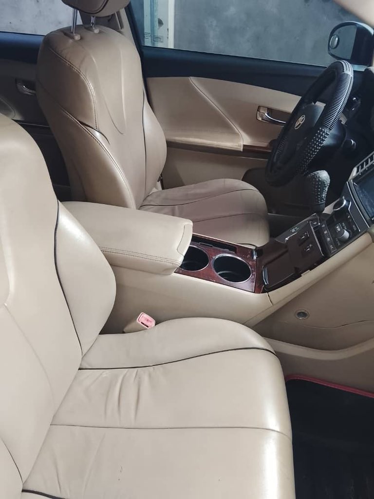 obaofph01's tweet photo. GOOD DEALS ONLY!!

Super clean Naija used 2010 Toyota Venza available for sale.

Engine ✅
Gear  ✅
Air conditioning ✅
Unpainted ✅

MINT CONDITION!

Price; N10.7million only 🤯🤯🤯

Nationwide delivery 🚚 

Serious buyers only should send DM https://t.co/LLPDxThY6b