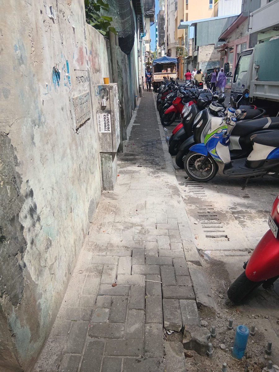 MaleCitymv's tweet photo. މާލޭގެ އެކި ސަރަހައްދުތަކަށް ނެރެފައި ހުންނަ ގާކުނޑި ތައް ނަގާ ސާފުކުރުން 

މާލެ ސިޓީގެ މަގުތަކަށް ކުނި އަޅާ ފަރާތްތަށް ފާހަގަ ކުރެވޭނަމަ އަޅުގަނޑުމެންގެ ހޮޓްލައިން 9341144 އަށް ފޮޓޯ އަދި ވީޑިއޯ ފޮނުއްވައި ދެއްވުން އެދެން،މާލެ ސިޓީ ސާފުކޮށް ބޭއްވުމަށް ހުރިހާ ރައްޔިތުންގެ  އެއްބާރުލުން ބޭނުންވޭ.