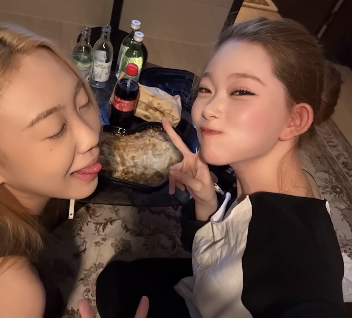 littlerabtari's tweet photo. 차쥐뿔 뒤에 츠키랑 영지 또 만낫대 ~~~ https://t.co/65jsgPfyo2