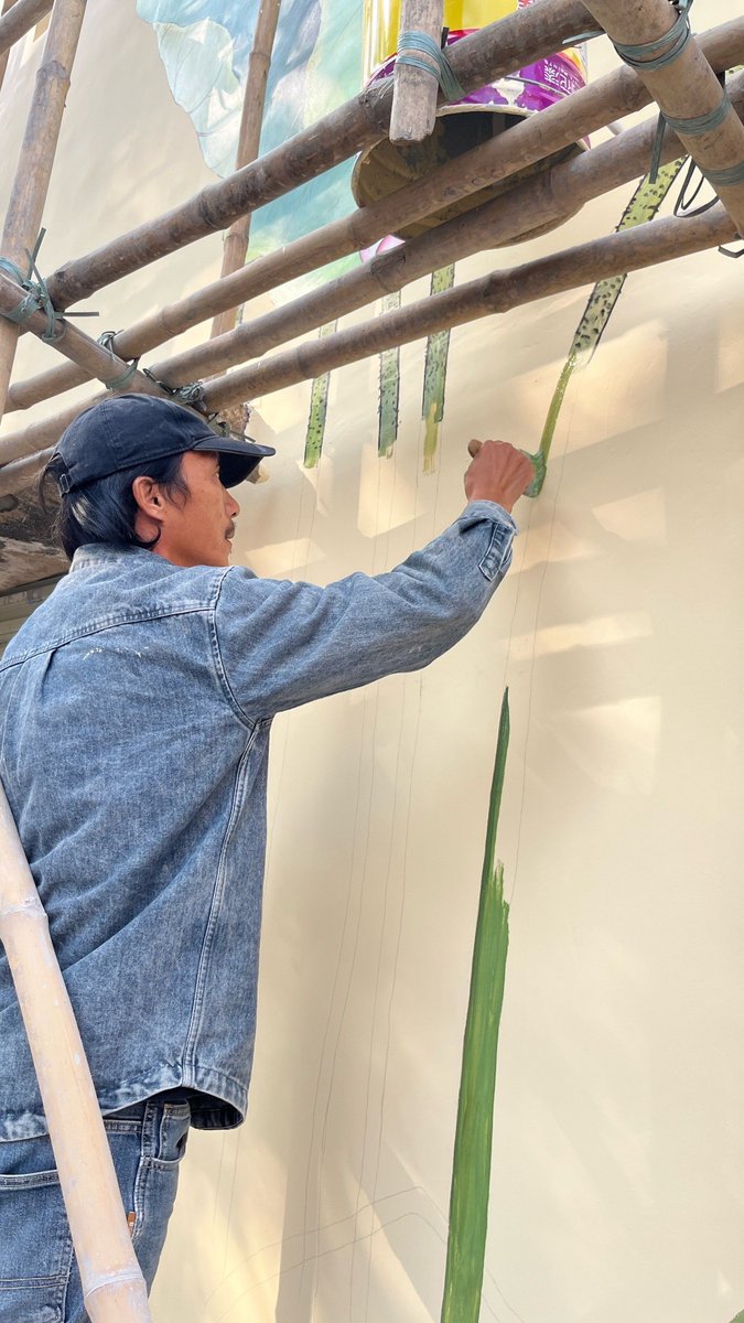 kw06thomas's tweet photo. [Treat yourself to a 30-minute street art sketching session this weekend—no fancy tools needed, just paper and your eye for beauty!  The small, unexpected art spots in the city are the best hidden gems to capture.]， https://t.co/wGzGpHMHW5