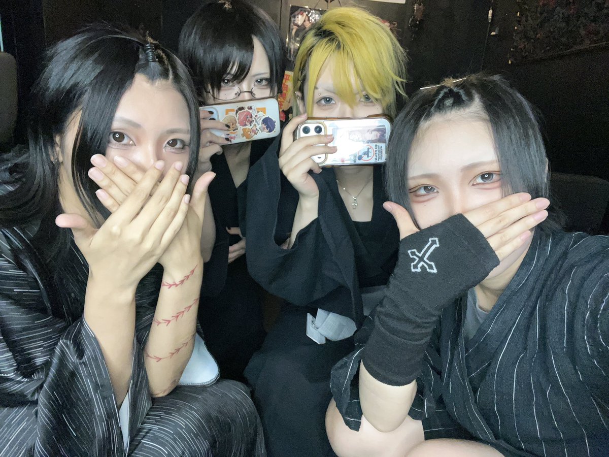 tsuioku_eclipse's tweet photo. 開校しました🎆

浴衣イベント開催してます✨
限定グッズやフードなどあります！是非GETしてください🎆
浴衣や甚平のvampクンがお待ちしております！

【🌹本日のVanp🦇】
ロズ@rose_tsuieku
ユエ＠yue_tsuieku
カフカ@kafka_tsuieku
イル@ilu___tsuieku
セラ@sera_tsuieku
リク@r1ku___tsuieku https://t.co/xzZILwNjQy