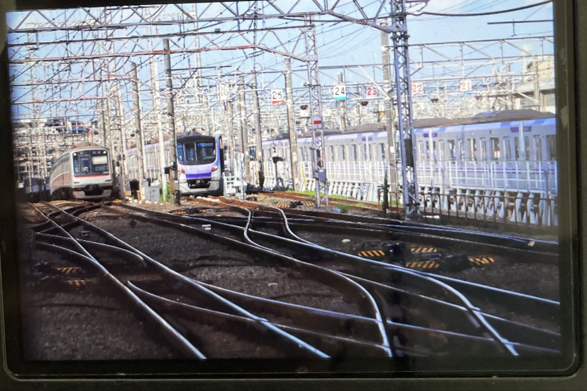梶_ tweet media