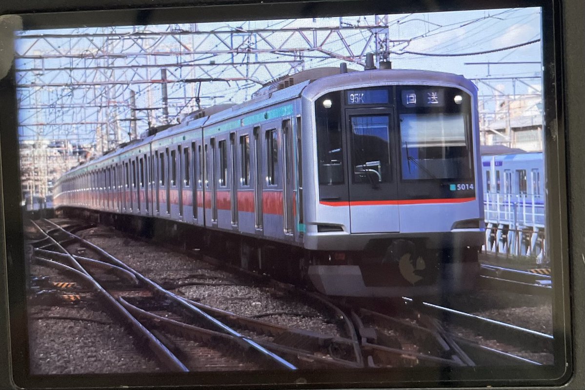 梶_ tweet media