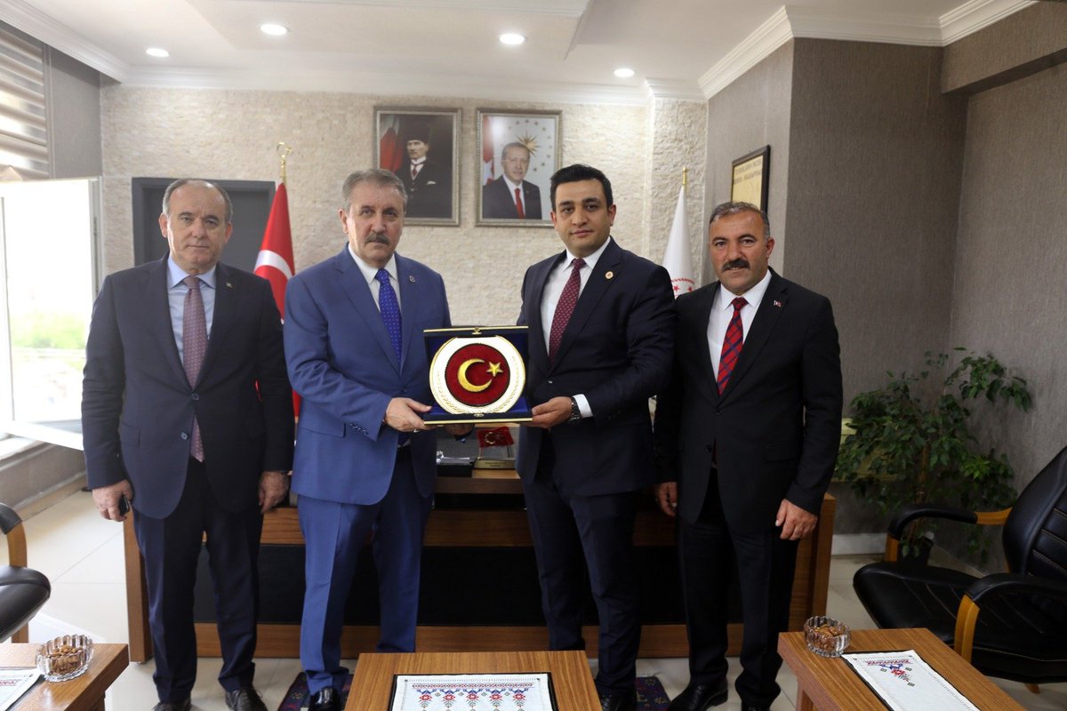 TCHalkapinr's tweet photo. 📍Halkapınar Hükümet Konağı 

Halkapınar 12. Geleneksel Kiraz Şenliği programları kapsamında ilçemizi ziyaret eden Büyük Birlik Partisi Genel Başkanı Sayın Mustafa Destici, Kaymakamımız Sayın Mehmet Şirin Altay’ı makamında ziyaret etti.

@TC_icisleri 
@TCKonyaValiligi https://t.co/CcviCx00LZ