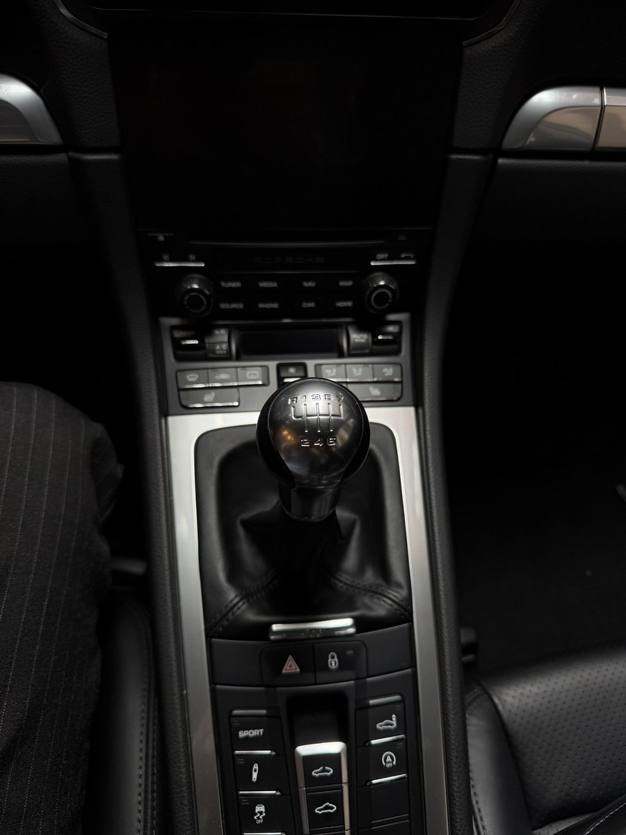 makitoinui's tweet photo. Porsche 991.2 Carrera MT
初めてのマニュアル車で
911カレラ納車されました🏎️
まだ慣れないですが、少しずつ上手くなっていきたいと思います！ https://t.co/d3HFCV8FgQ