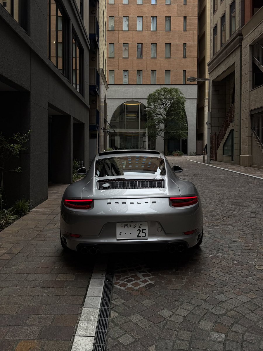 makitoinui's tweet photo. Porsche 991.2 Carrera MT
初めてのマニュアル車で
911カレラ納車されました🏎️
まだ慣れないですが、少しずつ上手くなっていきたいと思います！ https://t.co/d3HFCV8FgQ