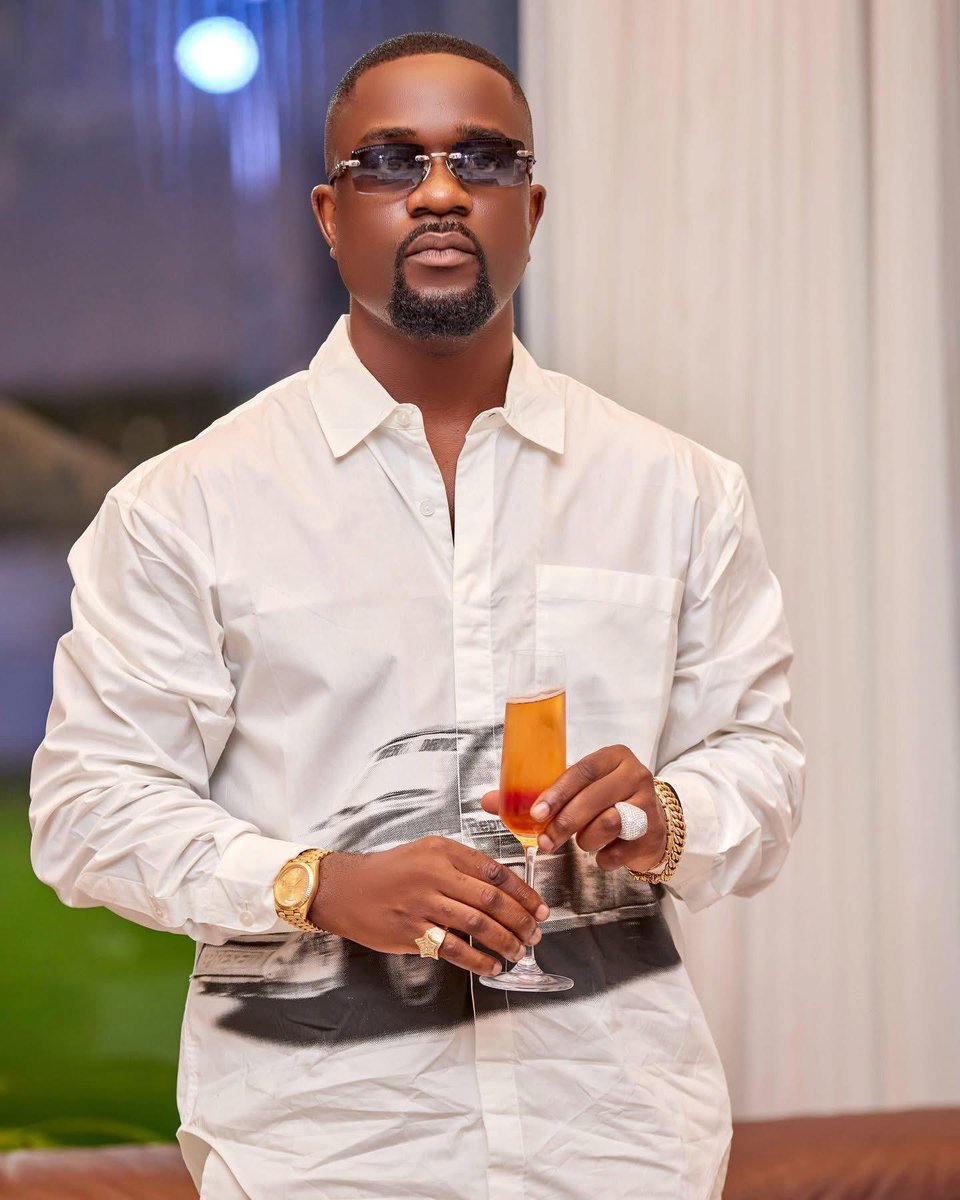 Peace1043fm's tweet photo. Happy Birthday to the legendary Rapper @sarkodie ! 🎂🎉👑
Wishing you many more years of greatness, good health, and continued success. Cheers to a new chapter! 🥂✨

#peacefm https://t.co/znCGNj4hfc
