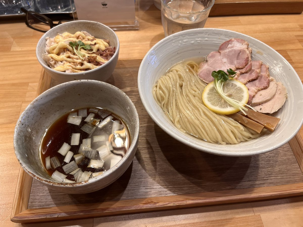 hiro46751520's tweet photo. @ore_ramen なんと
今日同じの食べて来ました！
美味しかったです。 https://t.co/xf55Hjk6vT